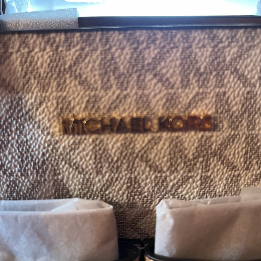 Micheal Kors tote bag. Brand new with tags. - Picture 4 of 10